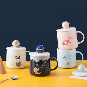 Kosmischer Charme in jedem Schluck: Planet Keramik-Set aus Tasse, Deckel und Löffel
